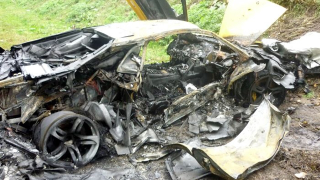Illustration for article titled Amazing pictures of a wrecked and burnt Russian Lamborghini